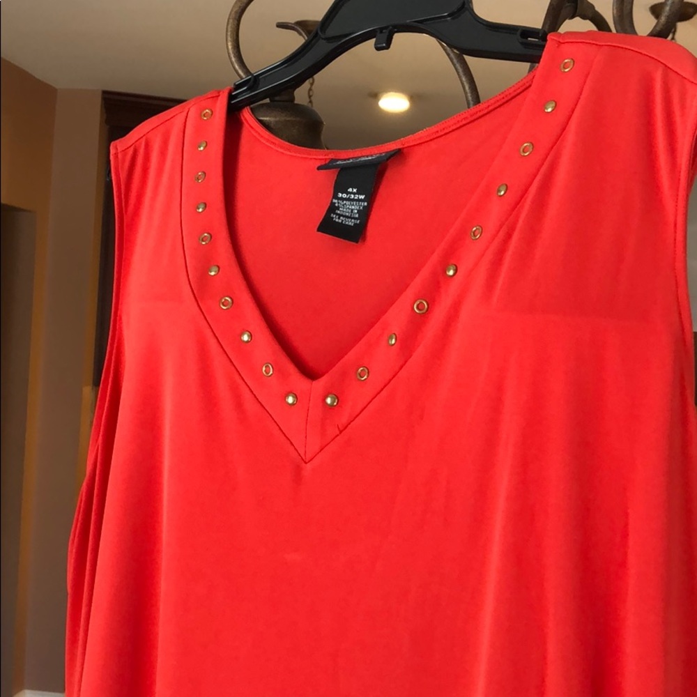 Women’s sleeveless top